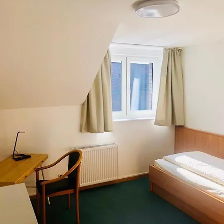 Hotel Gaestehaus Schlossgarten 3*